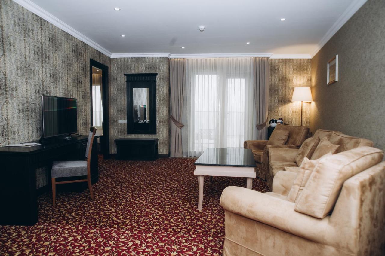 Colosseum Marina Hotel Batumi Ngoại thất bức ảnh