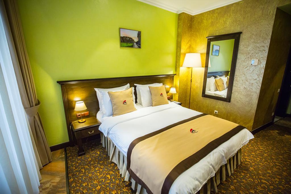Colosseum Marina Hotel Batumi Phòng bức ảnh