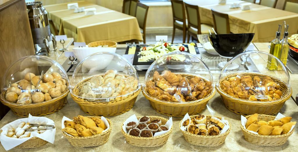 Colosseum Marina Hotel Batumi Ngoại thất bức ảnh