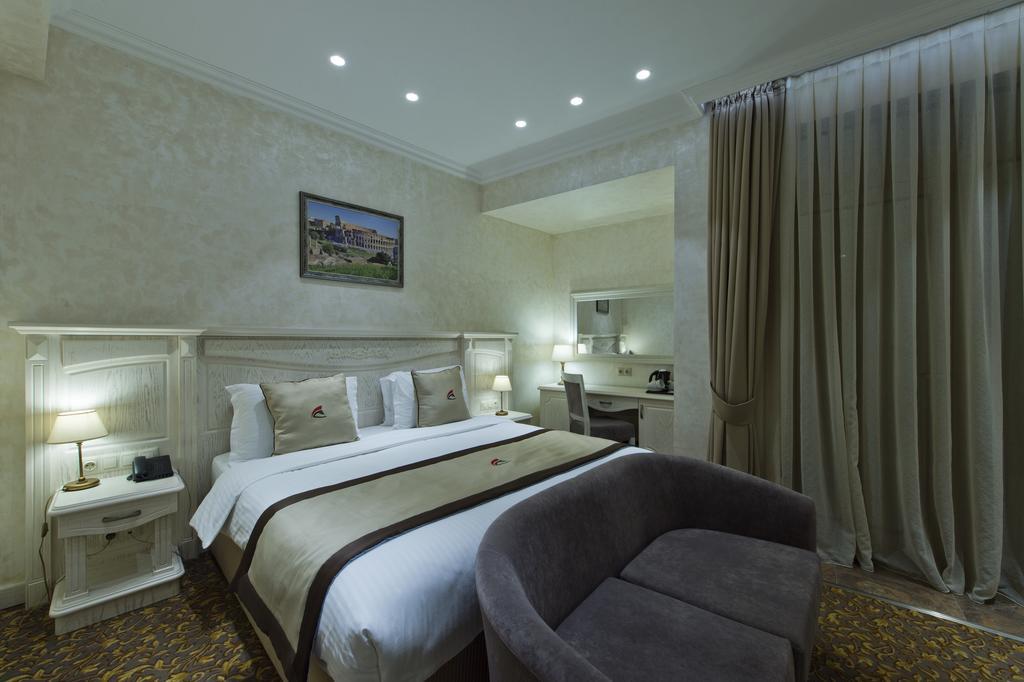 Colosseum Marina Hotel Batumi Ngoại thất bức ảnh