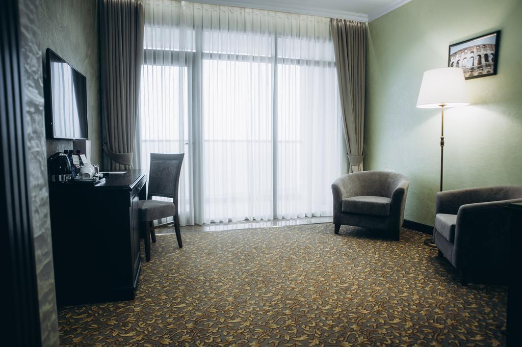 Colosseum Marina Hotel Batumi Ngoại thất bức ảnh