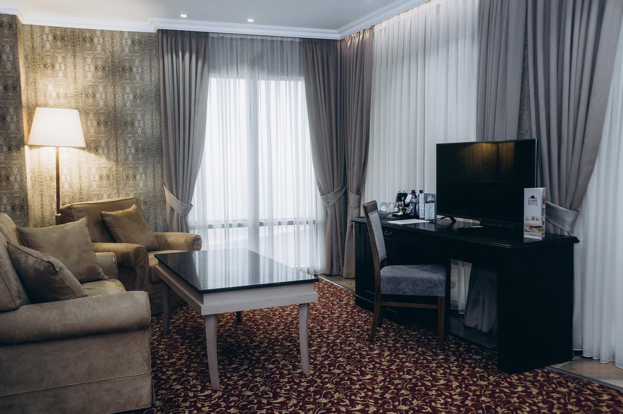 Colosseum Marina Hotel Batumi Ngoại thất bức ảnh